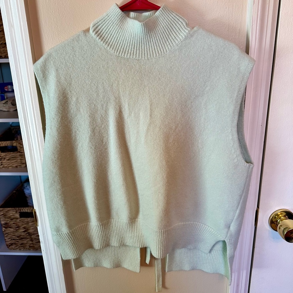 Open-back Sweater Vest